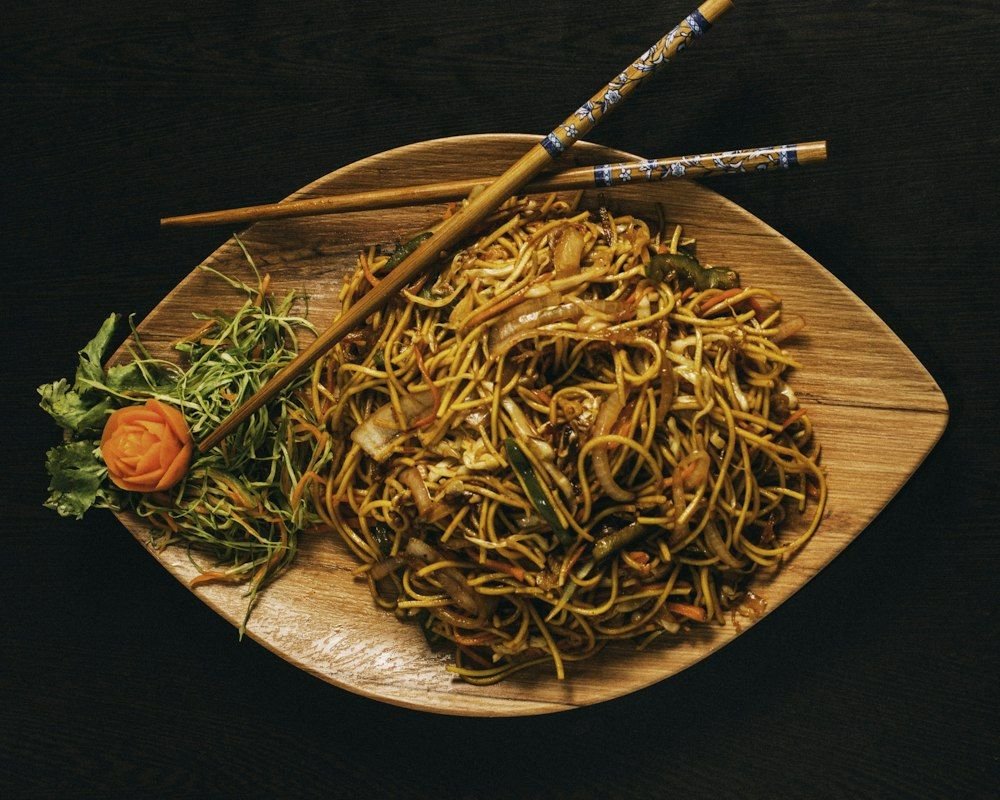 Non Veg Noodles Sizzler Platter